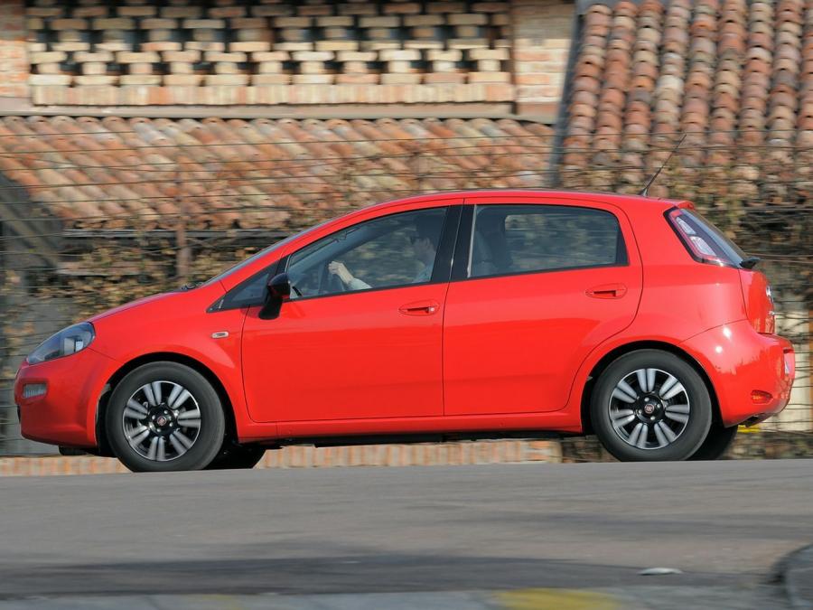  Fiat Punto TwinAir 5-Door 2012 года  (фото 2 из 16)